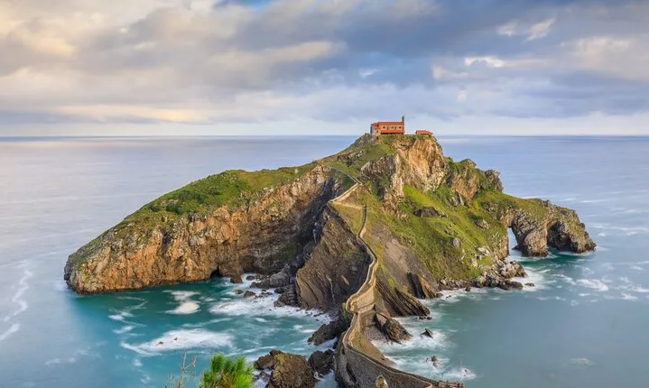 Private guided Ancient Charms Tour to Modern Wonders in Bilbao