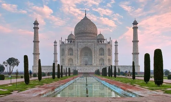 Day Trip to The Taj Mahal and Agra with Mehtab Bagh from Delhi