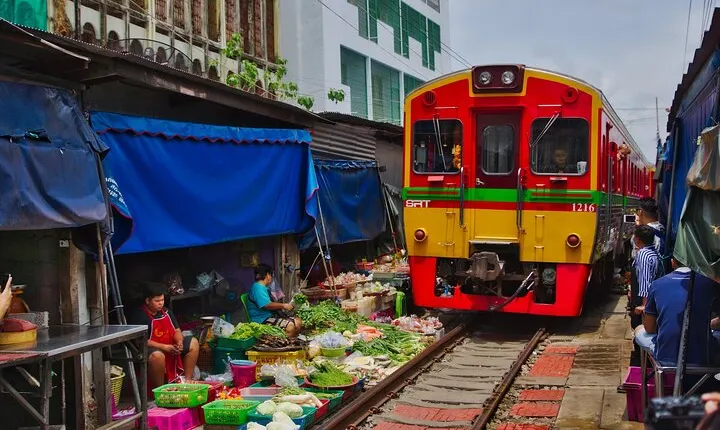 Mae Klong Hoop Rom Market and Floating Market Private Day Tour 