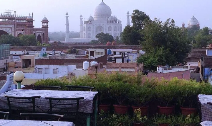 Private Walking Tour including Tajmahal Roof Top View