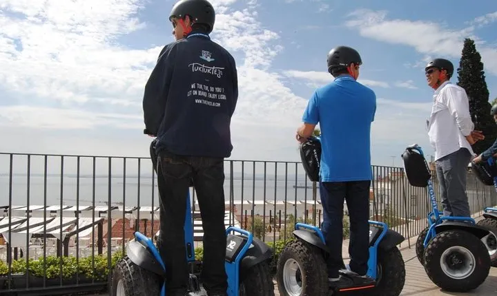 Lisbon Segway 1.5-Hour Private Tour: Bairro do Castelo, Mouraria