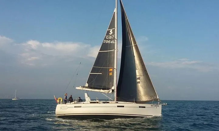 Wonderful 2 Hour Sailing trip including open bar and Pinchos