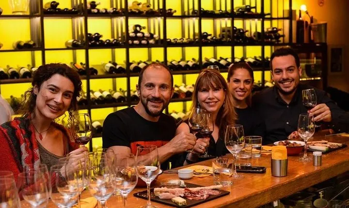 Athens Night Tour with Cocktails and Souvlaki