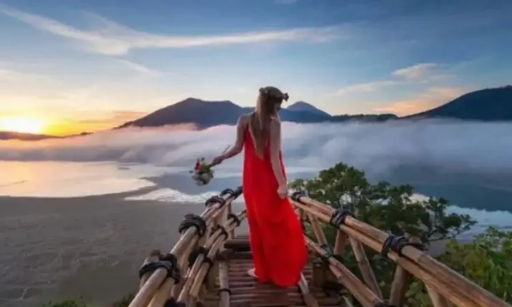 Private Bali tour of Ubud swing and Ulun danu beratan temple