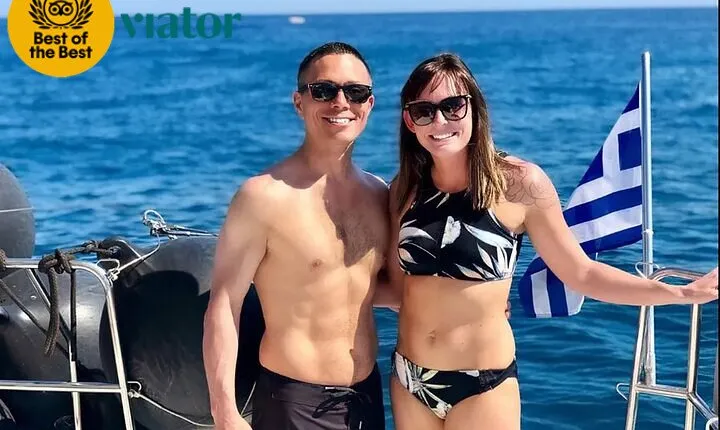 Santorini Catamaran Cruise with Open-Bar, Greek Meal and Sunset