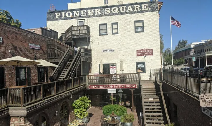 Old Sacramento Scavenger Hunt Walking Tour and Game