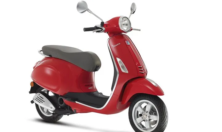 Vespa Primavera 125 cc Rental at Rome 24 ore