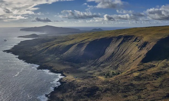 North Coast of Easter Island: Full day Private Trekking Tour