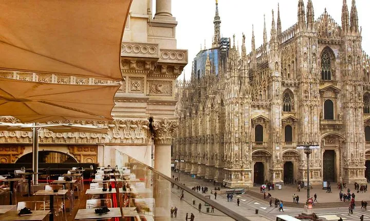 AC Milan: Duomo tickets and Italian breakfast with Duomo View