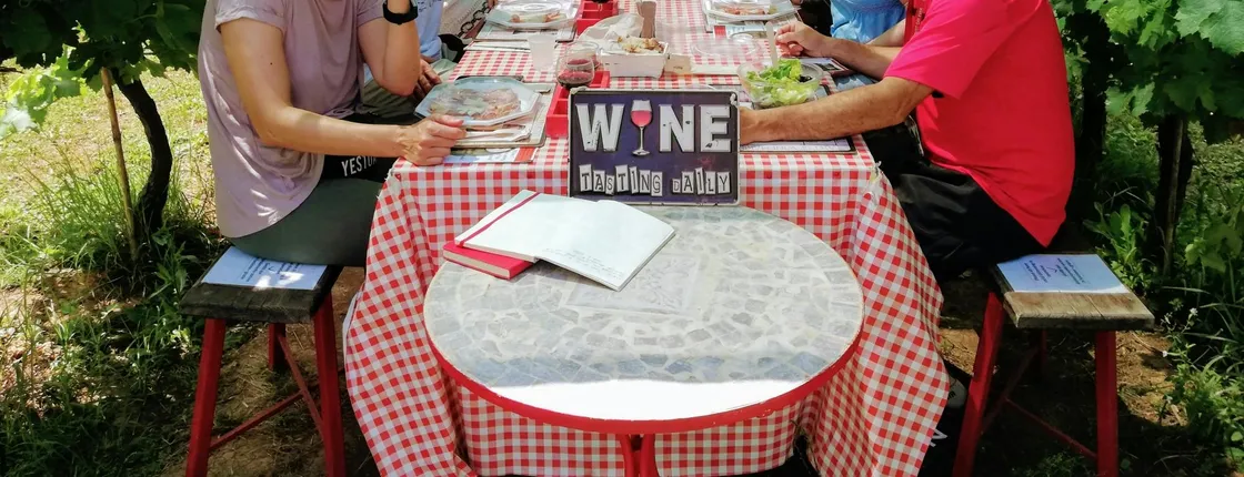 Lucca E-Bike Tour with Wine and Food Tasting