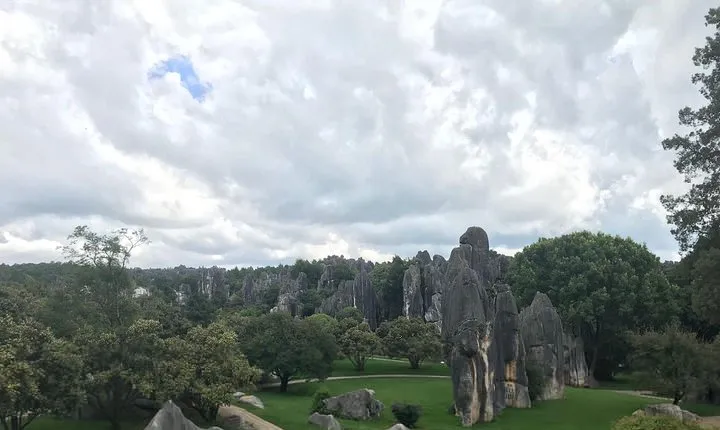 Private Day Tour to Stone Forest and Bamboo Temple from Kunming