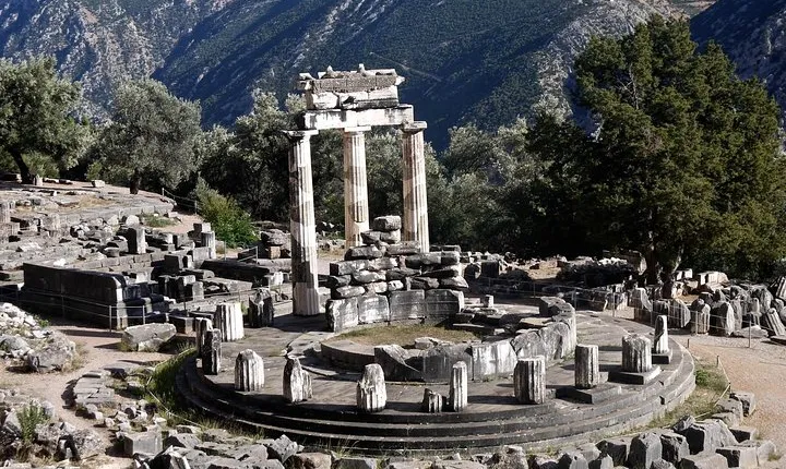Private Tour Delphi, Village of Arachova, Osios Loukas Monastery