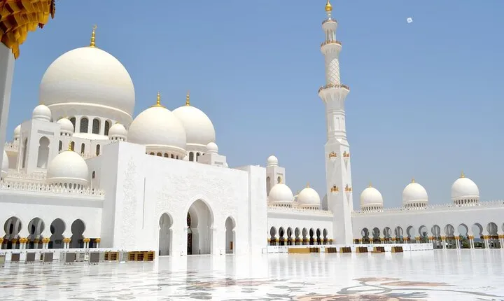 Abu Dhabi Mosque and Entry ticket to Warner Bros from Dubai
