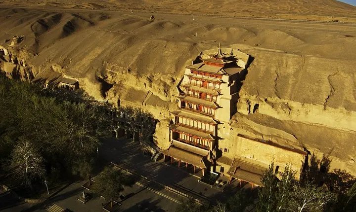 1-Day Dunhuang Tour to Crescent Lake,Mogao Grottoes and Shazhou Night Market