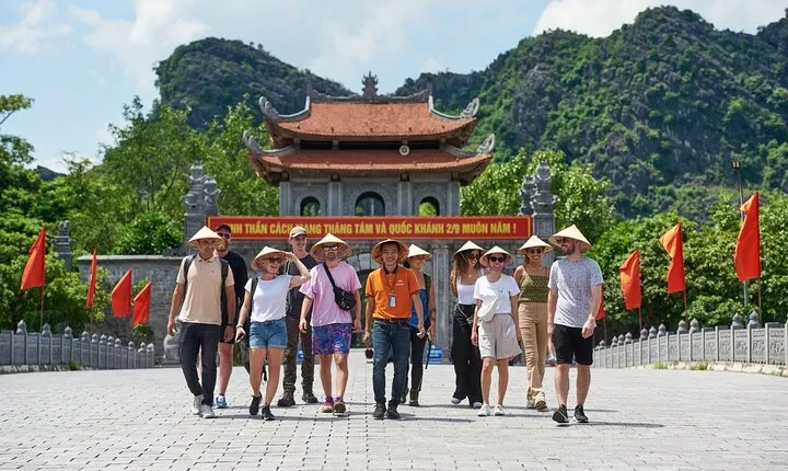 Ninh Binh Day Trip: Hoa Lu-Trang An/Tam Coc-Mua Cave-Cycling-Boat