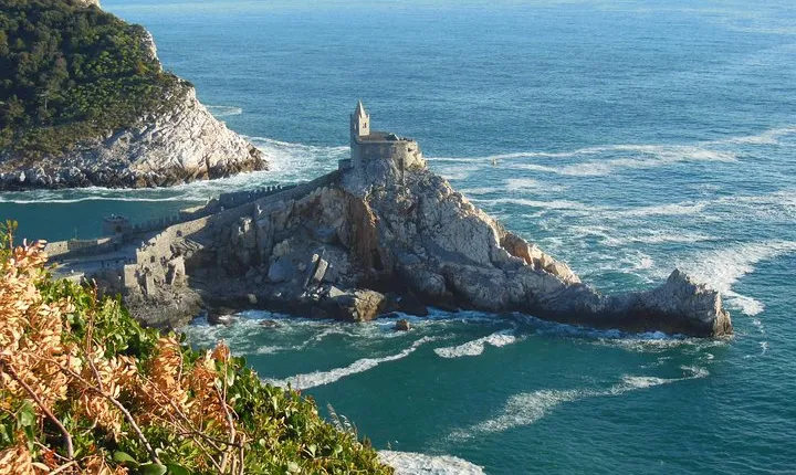 Walking towards Portovenere and the secrets of the ancient olives roman mill