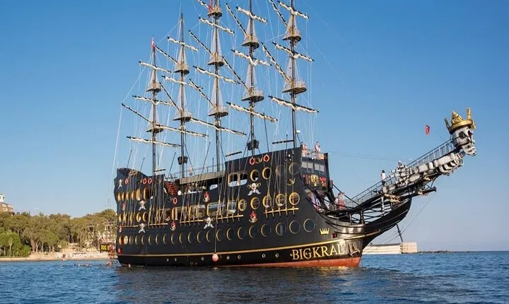 Big KRAL Pirate Boat Trip in Alanya