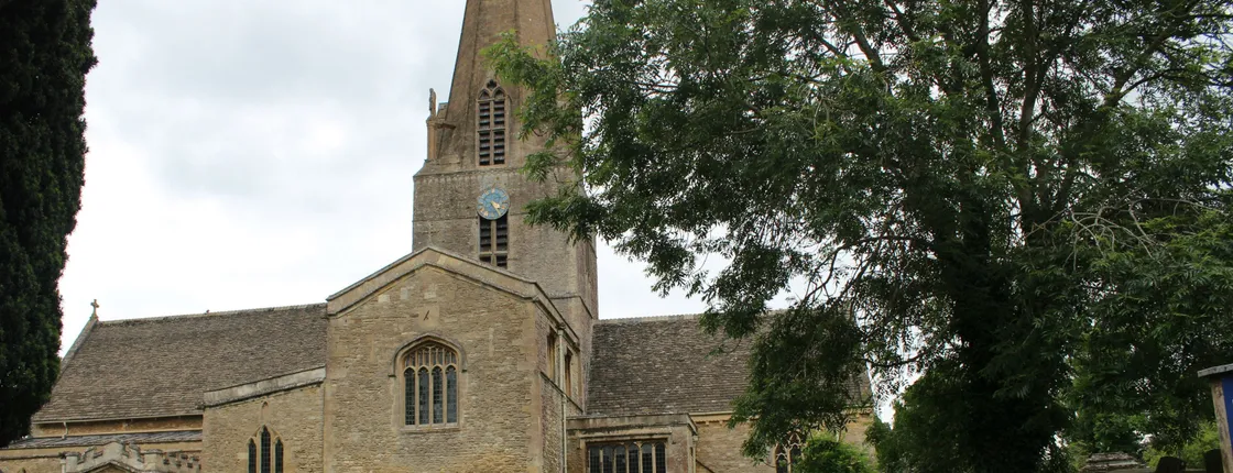 Downton Abbey and village large coach tour from London
