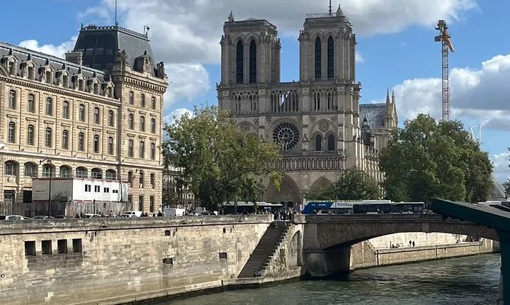 History Walking Tour at Paris along the Seine