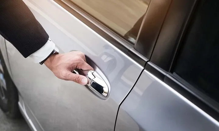 Private Economy Arrival Transfer: Tirana Airport (TIA) to Hotel in Tirana