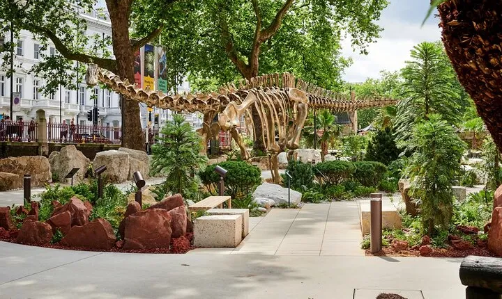 Natural History Museum London English Guided Tour with Admission