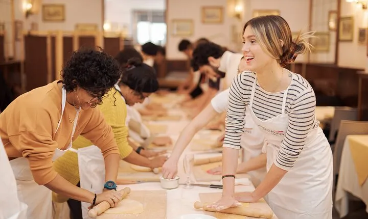 Pasta Cooking Class in Rome - Fettuccine Class in Piazza Navona