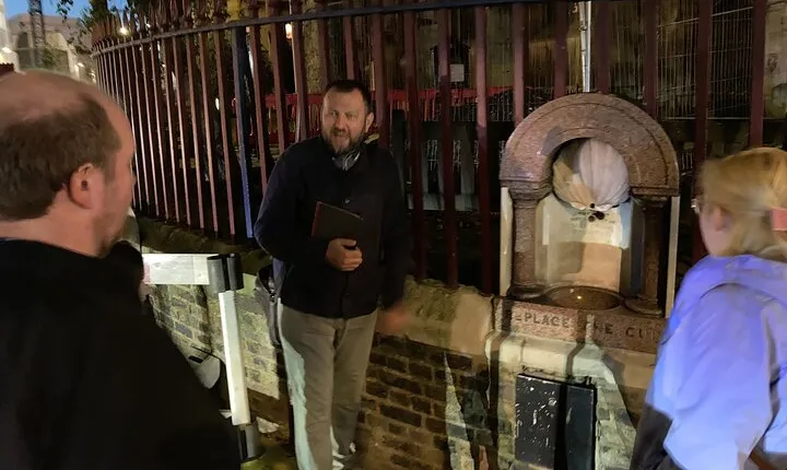 London's Ghosts & Gruesome Past Nighttime Walking Tour