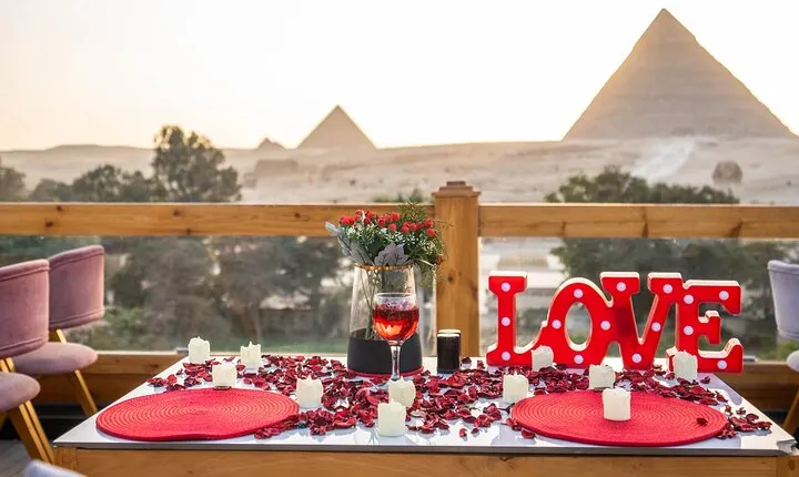 Great Pyramid Inn Lunch With Pyramids View