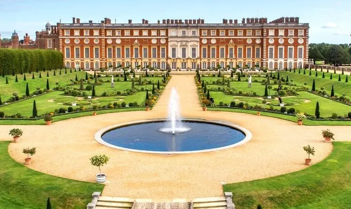 Hampton Court Palace Half Day Trip from London with Tickets