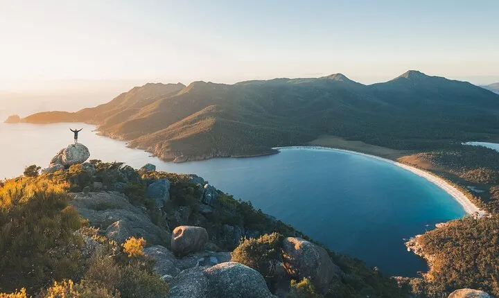 A Day in Wineglass Bay - Launceston to Hobart