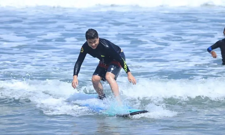 semi private surf lesson for beginners and intermediate at kuta and legian beach