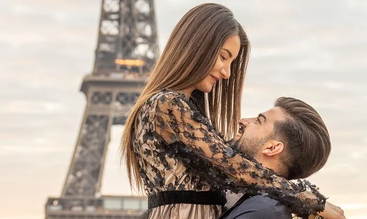 Private Guided Professional Photoshoot by the Eiffel Tower