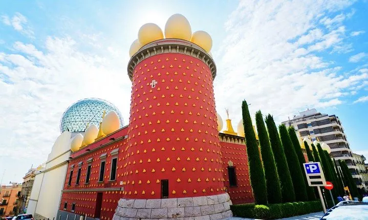 Private Dalí Museum and Tour from Barcelona