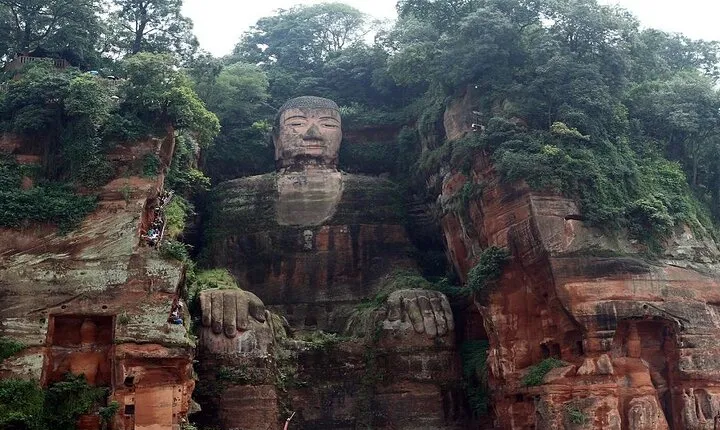 Private Day Tour Chengdu Panda Base and The Leshan Giant Buddha