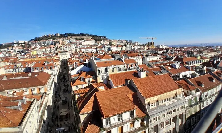 Lisbon Old town Alfama tour with tuktuk