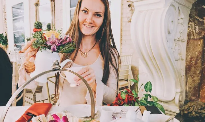 Private Christmas Tour with Christmas Afternoon Tea Ceremony in Old Pasadena