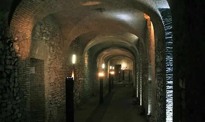 Private Underground Rome Tour with Catacombs: Discover the Invisible City by Car