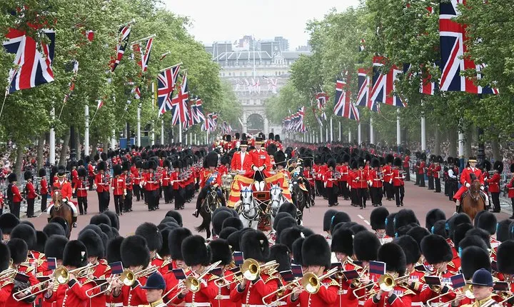 Royal English Walking Food Tour With London Food Tours