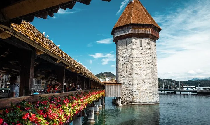 Touristic highlights of Lucerne on a Private half day tour with a local