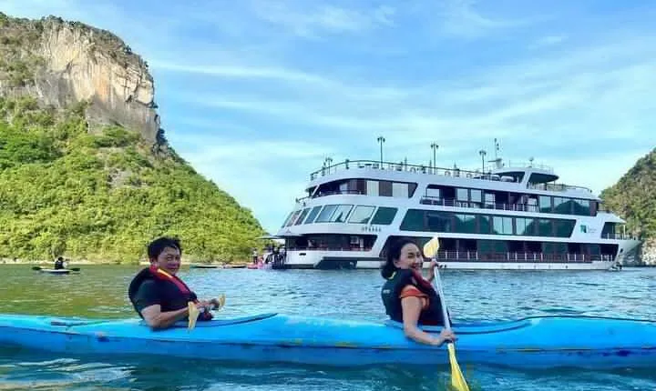 Le Theatre Cruise - Wonder on Ha Long & Lan Ha Bay 2 Days Tour