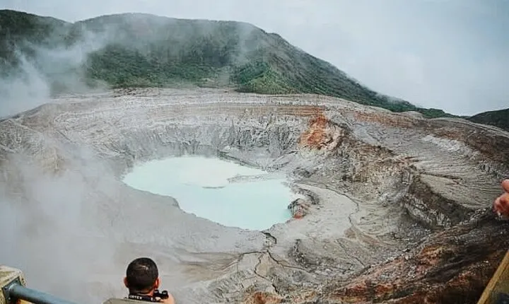 Poás Volcano and Coffee Tour with Tasting and La Paz Falls