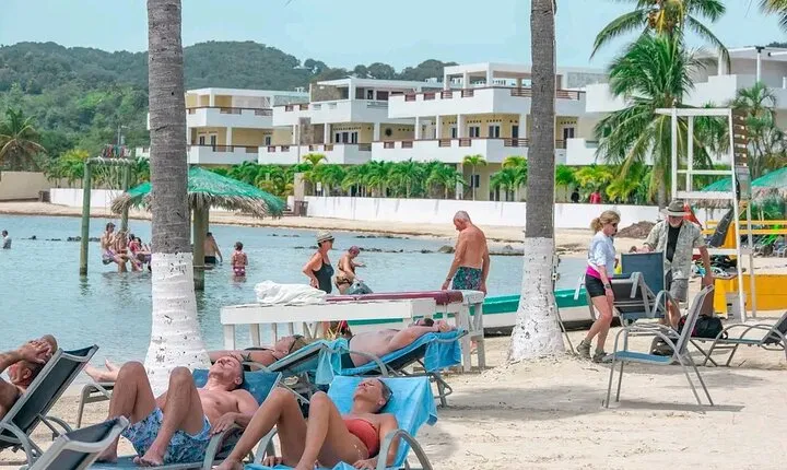 Island Tour Food Tasting iguana farm and Beach Break 
