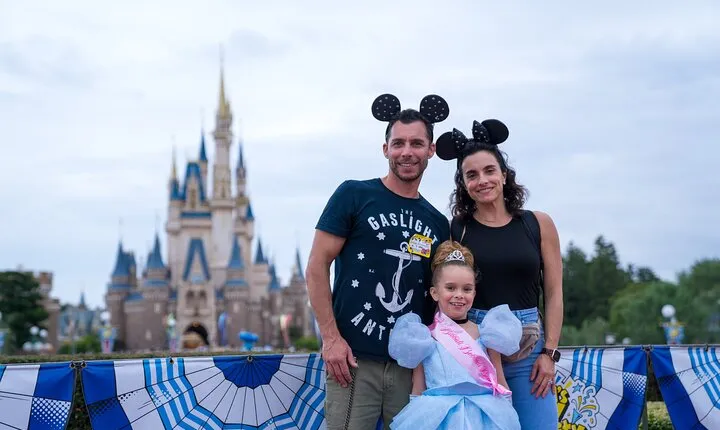 Full Day Private Guided Photographer and Driver in Tokyo Disney