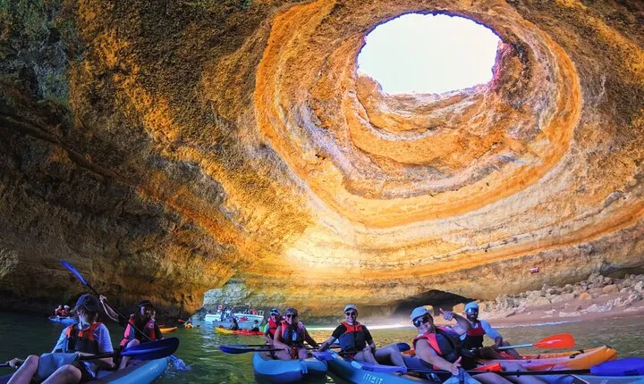 Guided tour through the caves of Benagil