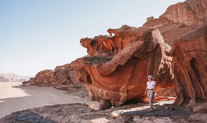 Wadi Rum: Explorer 5 Hour Jeep Tour PASS + Bedouin Tent + Meal