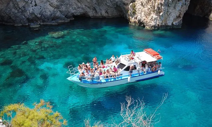 Zakynthos boat tour:Shipwreck& Local blue caves with 3 Swim Stops
