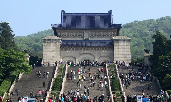 Private Nanjing Day Tour to Sun Yat-Sen's Mausoleum, Ming Xiaoling Tomb and Confucius Temple