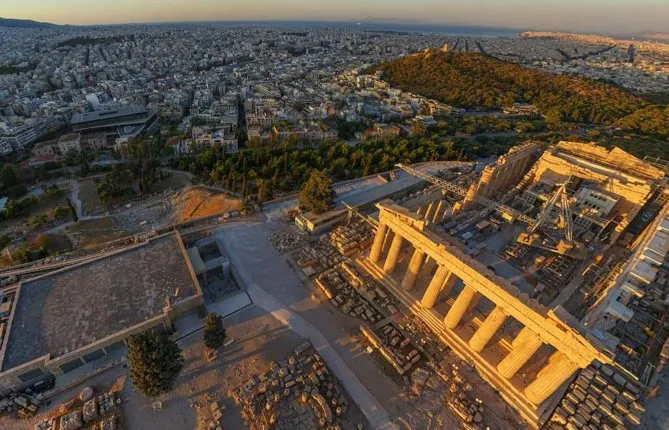 Skip the Line: Acropolis of Athens Walking Tour