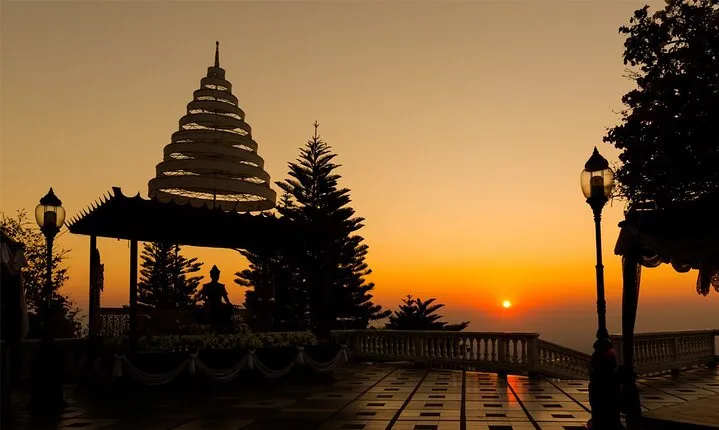 Sunrise Blessing Experience at Doi Suthep with Small Group