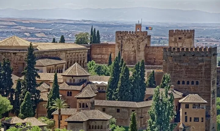 Excursion to Granada with Guided Alhambra From Malaga